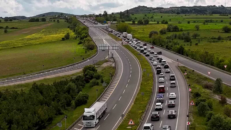 Kurban Bayramı tatilinin ardından Karabük'teki Kemikli Rampaları'nda dönüş yoğunluğu sürüyor.