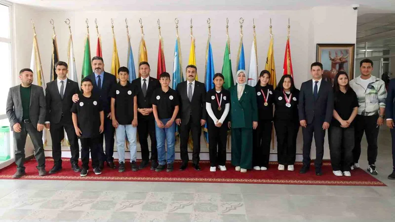 Sivas Altınyayla'daki bir köy okulu öğrencileri, Yıldız Kızlar Bilardo Türkiye