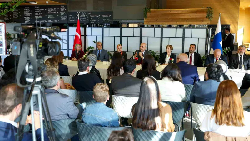 TBMM Başkanı Numan Kurtulmuş, Finlandiya'nın başkenti Helsinki'de Tatar toplumu temsilcileriyle
