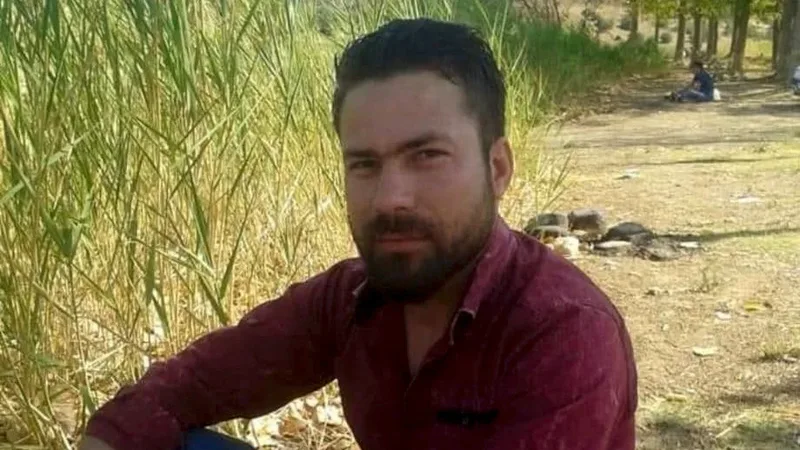 Manisa'nın Kula ilçesinde otomobilin çarptığı elektrikli bisiklet sürücüsü hayatını kaybetti.