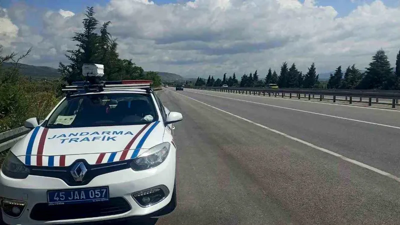Manisa İl Jandarma Komutanlığı'nın Kurban Bayramı tatili boyunca uyguladığı sıkı