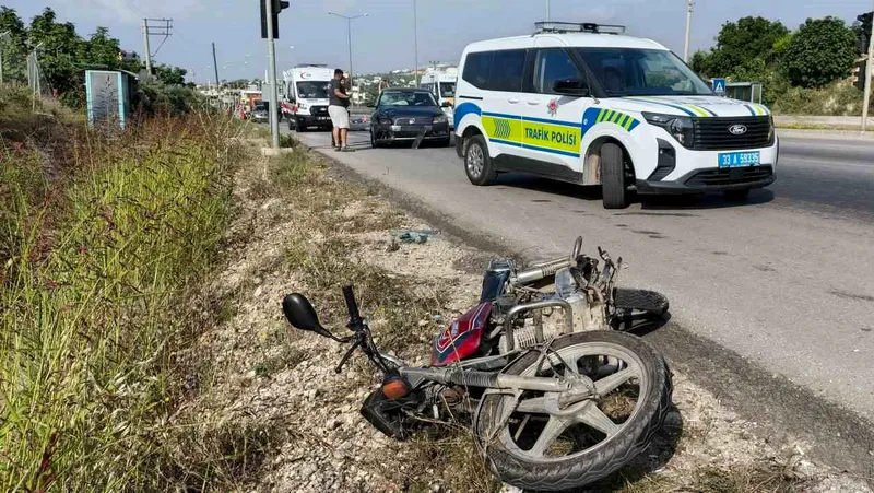 Mersin'in Silifke ilçesinde D-400 karayolunda meydana gelen trafik kazasında otomobilin