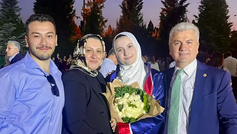AK Parti Balıkesir Milletvekili Dr. Mustafa Canbey'in kızı Elif Canbey,