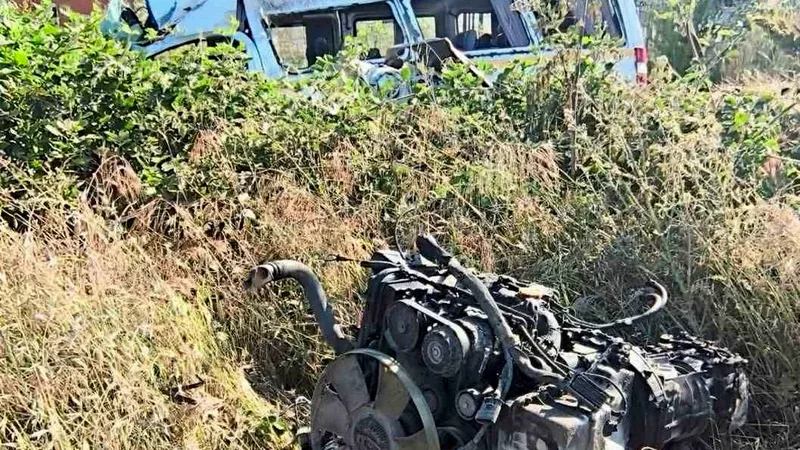 Bursa'da seyir halindeki servis minibüsünün lastiğinin patlaması sonucu meydana gelen