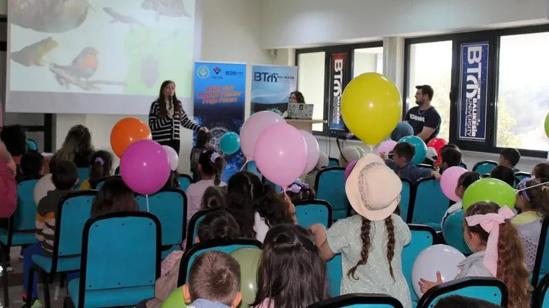 Balıkesir Üniversitesi'nin ev sahipliğinde düzenlenen 'Minikler Kampüste: Bilim ve Doğanın