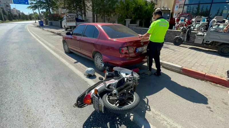 Karaman'da tırın temas etmesi sonucu kontrolden çıkan motosiklet, park halindeki