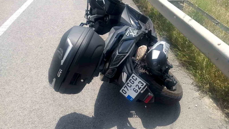 Bilecik'te bir motosikletin bariyerlere çarpması sonucu meydana gelen kazada yolcu