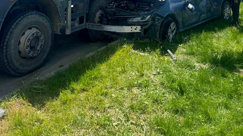 Muş'un Sanayi Kavşağı'nda kamyon ile otomobilin çarpışması sonucu 1 kişi
