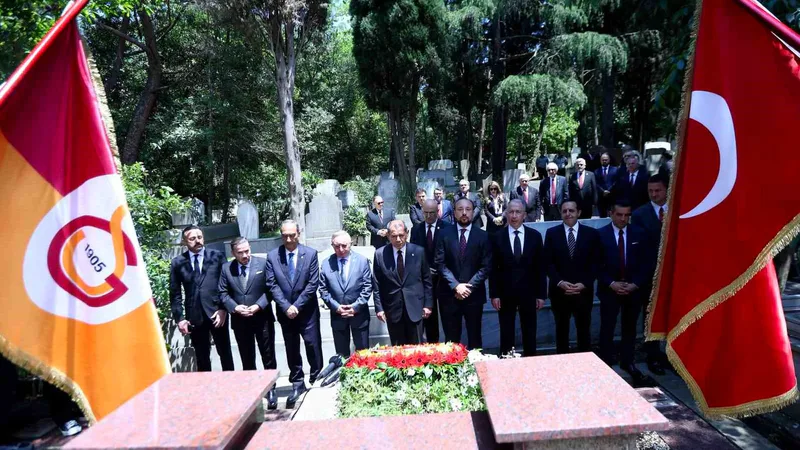 Galatasaray Spor Kulübü Başkanı Dursun Özbek, yeniden seçilmesinin ardından mazbatasını