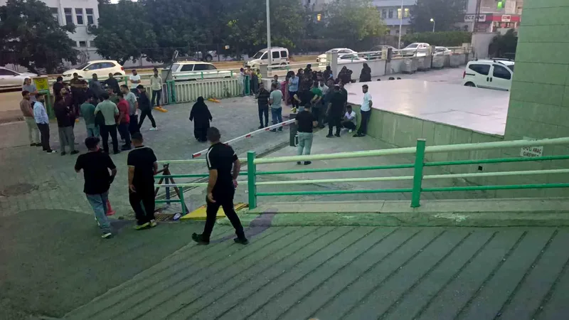 Şanlıurfa'nın Haliliye ilçesinde otomobil çarpması sonucu 3 yaşındaki Emir Efe