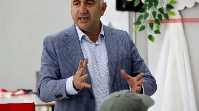 Balıkesir Kent Konseyi olağan genel kurulunda delegelerin güvenoyunu alan Sevinç