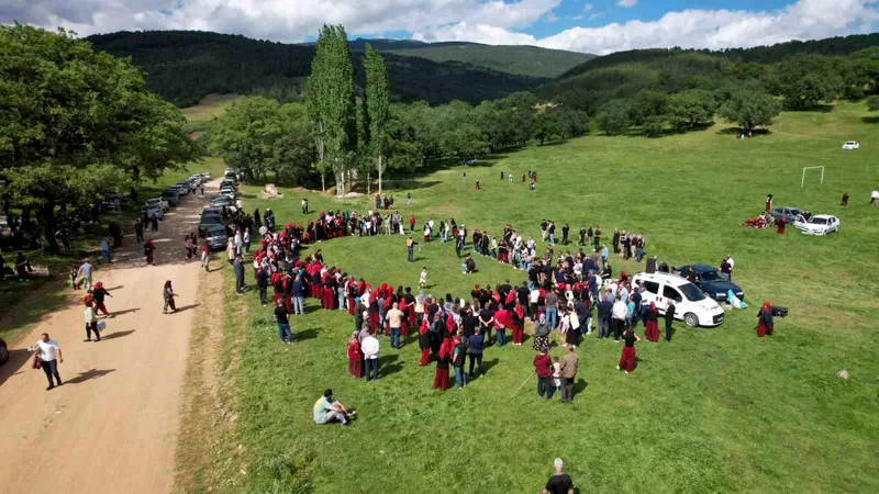 Balıkesir'in Sındırgı ilçesine bağlı Düğüncüler Kırsal Mahallesi'nde düzenlenen yayla etkinliği,