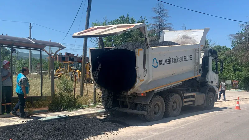 Susurluk Belediyesi, ilçe genelinde yürüttüğü altyapı ve üstyapı çalışmalarıyla vatandaşların