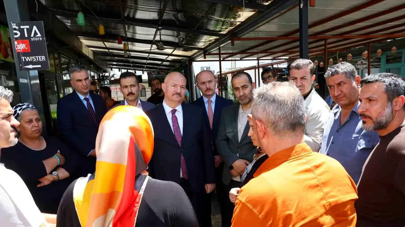 Adıyaman Valisi Abdullah Küçük, Balıkesir Çarşısı'nı ziyaret ederek esnaf ve