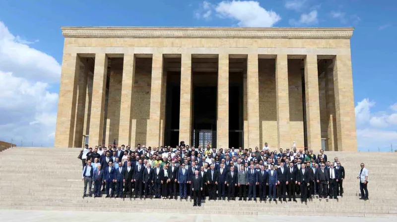 Fenerbahçe Başkan Adayı Aziz Yıldırım ve yönetim kurulu üyeleri, hafta