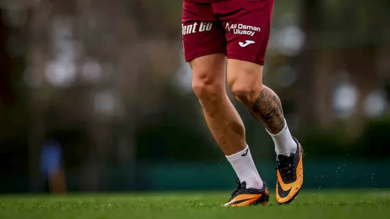 Trabzonspor, Ukraynalı futbolcu Oleksandr Zubkov ile AEK Atina arasında prensip
