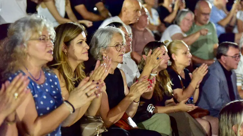 Altıeylül Belediyesi'nin geleneksel 'Altıeylül'de Yaz Akşamları' etkinlikleri, Asuva Park Ay