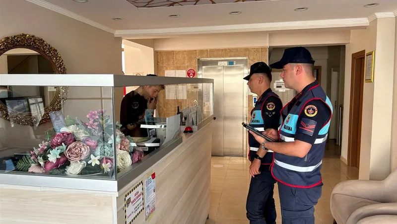 Balıkesir İl Jandarma Komutanlığı ekiplerinin Avşa Adası'nda gerçekleştirdiği 'Huzur ve