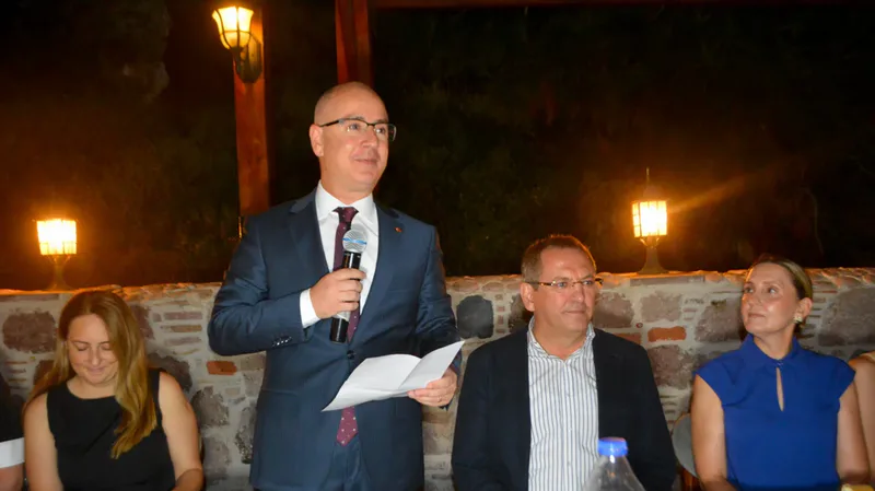 Ayvalık Kaymakamı Hasan Yaman için düzenlenen veda yemeğinde duygusal anlar