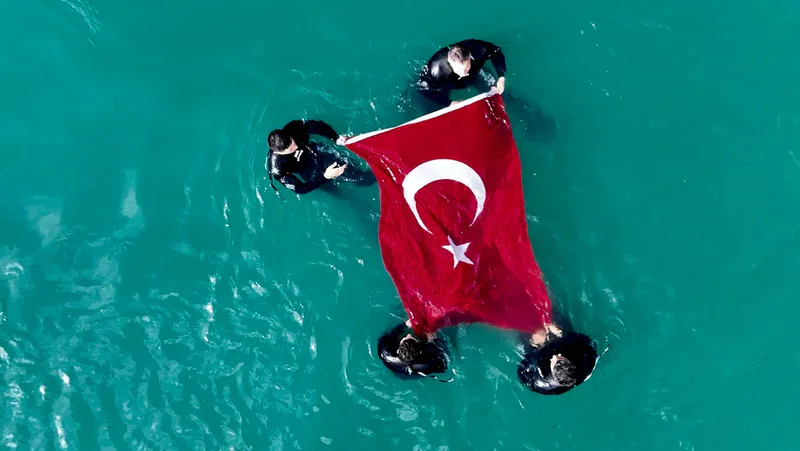Ayvalık'ta 1 Temmuz Denizcilik ve Kabotaj Bayramı, çelenk sunma töreni,