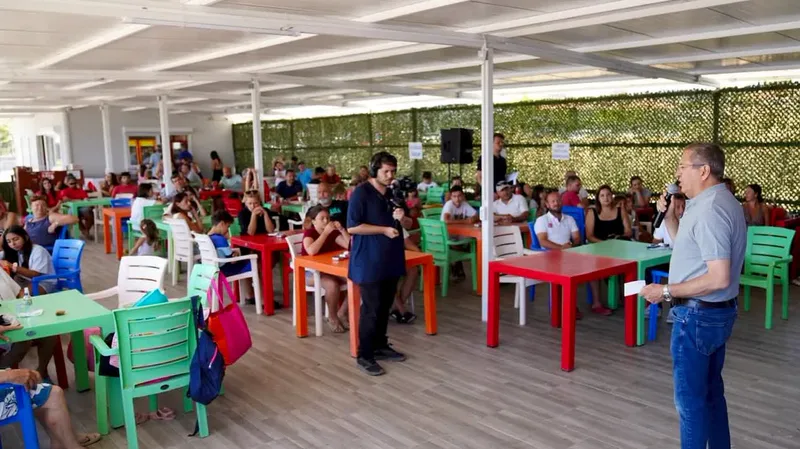 Ayvalık Belediyesi'nin yaz tatilinde çocukları sporla buluşturmak amacıyla düzenlediği ücretsiz