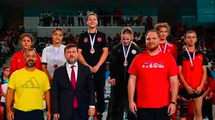 Balıkesir Büyükşehir Belediye Spor Kulübü sporcuları, U14 ve U10 Türkiye