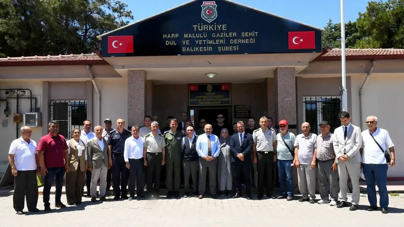 Balıkesir Valisi İsmail Ustaoğlu, Harp Malulü Gaziler Derneği'nin düzenlediği geleneksel