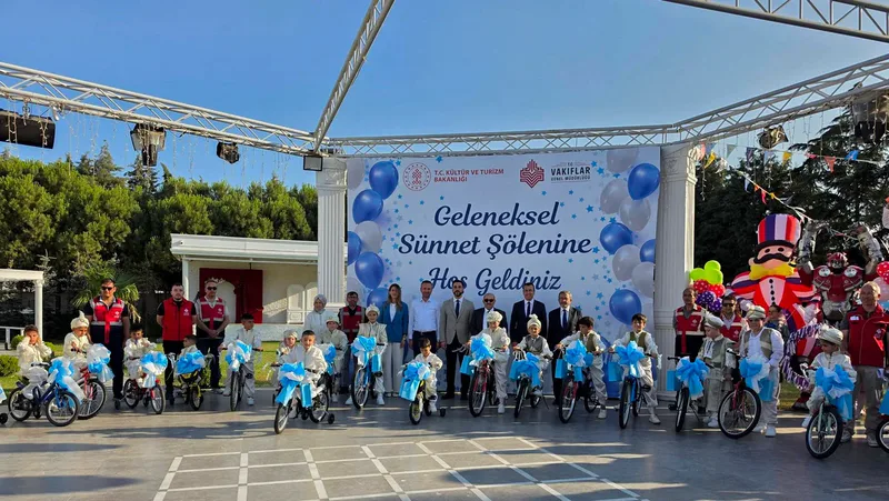 Balıkesir Vakıflar Bölge Müdürlüğü'nün geleneksel hale getirdiği toplu sünnet şöleni,