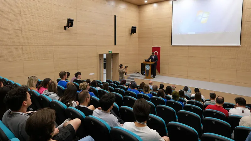 Balıkesir Üniversitesi'nin ev sahipliğinde başlayan 'Renkler ve Kültürler Sahnesi' projesi,