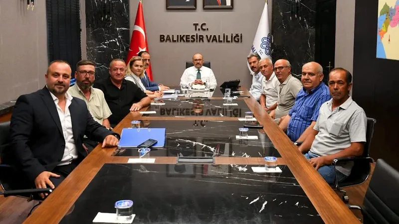 Balıkesir Valisi İsmail Ustaoğlu, her hafta düzenlediği muhtar buluşmaları kapsamında