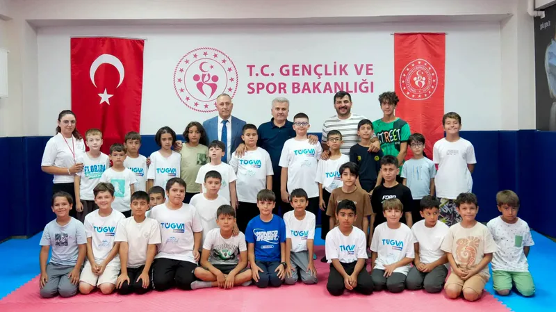 AK Parti Balıkesir Milletvekili Dr. Mustafa Canbey ve Gençlik ve