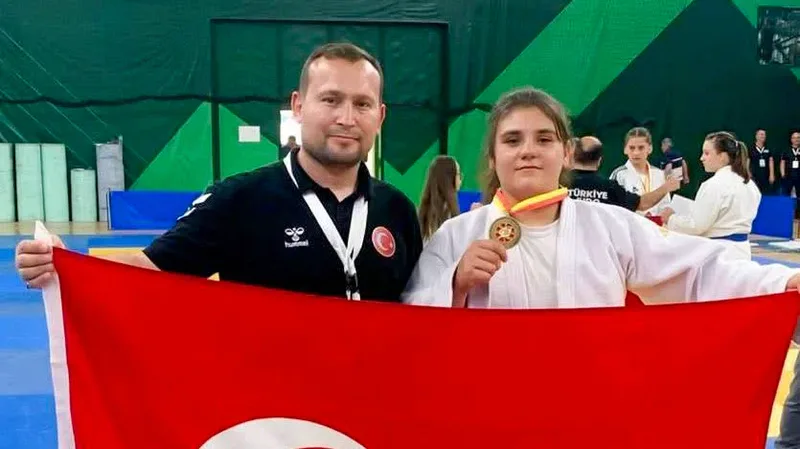 Balıkesir Sporcu Eğitim Merkezi'nde yetişen milli judocu Yağmur Korkmaz, 11-12