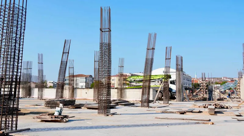 Balıkesir Gençlik ve Spor İl Müdürü Adem Özalp, yapımı süren