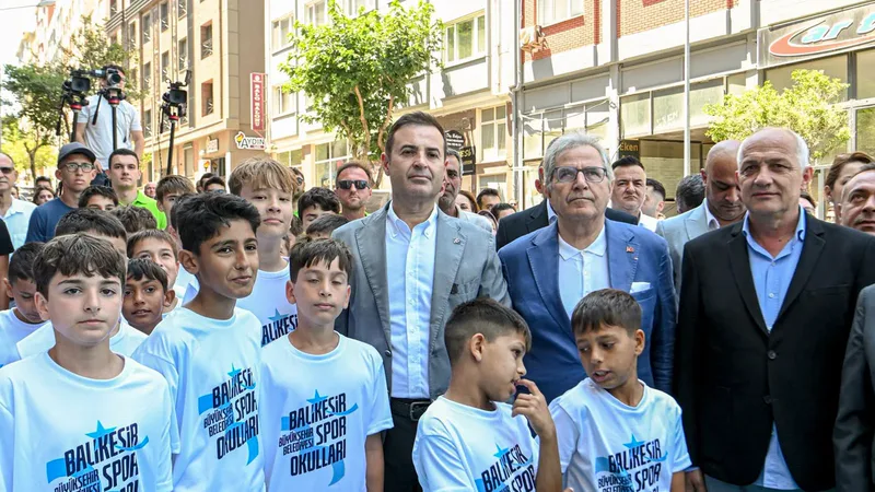 Balıkesir Büyükşehir Belediyesi, Bandırma'da ikinci gençlik merkezini hizmete açtı. Robotik