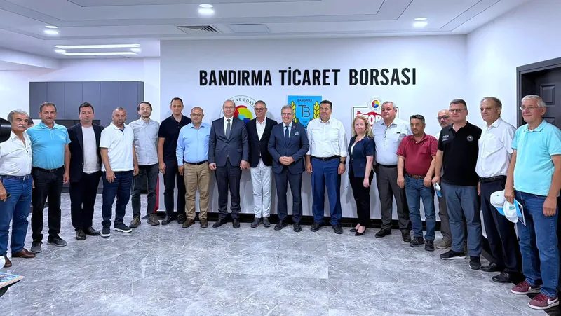 Bandırma Ticaret Borsası ev sahipliğinde düzenlenen geleneksel Hasat Şöleni'ne katılan