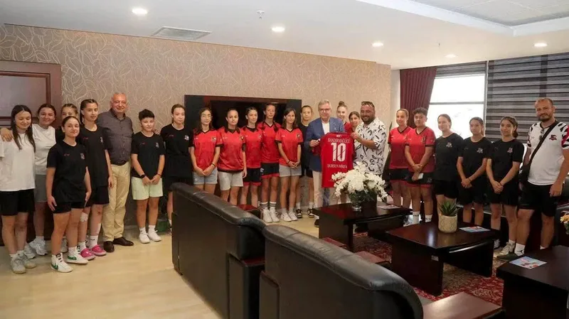 Bandırmagücü Kadın Futbol Takımı, Kadınlar 2. Ligi'ne yükselmek için 12