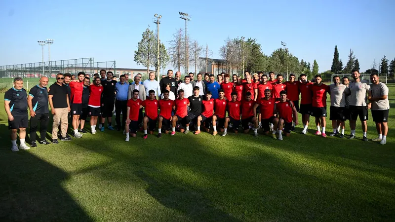 Balıkesir Büyükşehir Belediye Başkanı Ahmet Akın, Balıkesirspor Kulüp Başkanı Mert