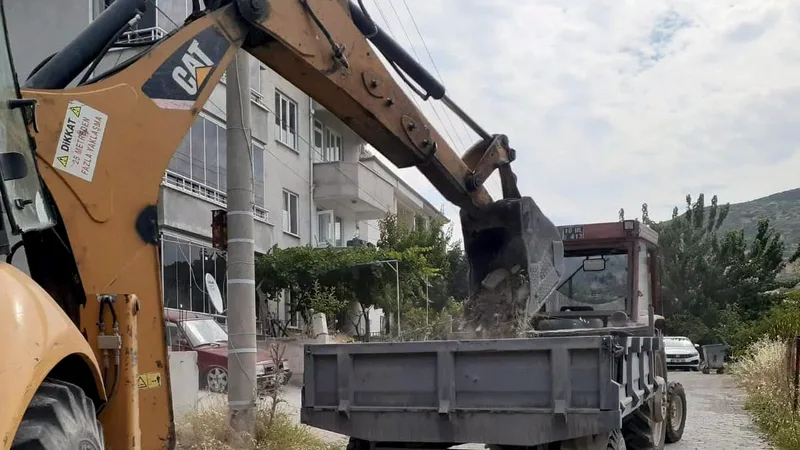 Bigadiç Belediyesi, Orta Mahalle'de parke taşı tamiratı ve betonlama çalışması
