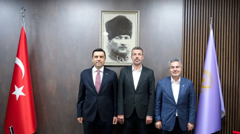 Balıkesir Ticaret Odası Başkanı Rahmi Kula, BESOB Başkanlığı'na seçilen Rıza