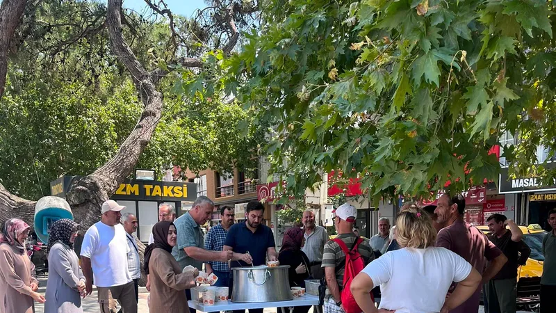 Burhaniye'de İlim Yayma Cemiyeti'nin 75. yılında düzenlenen 21. geleneksel Aşure