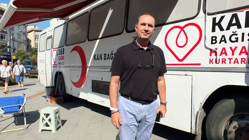 Burhaniye'de aşırı sıcaklar nedeniyle Kızılay kan bağışı kampanyasında günlük bağış