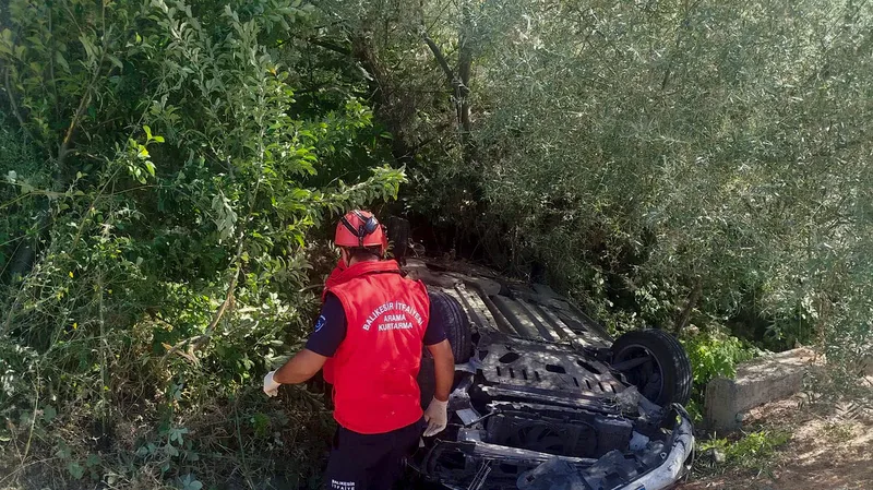 Balıkesir-Dursunbey karayolunun 7'nci kilometresinde meydana gelen feci kazada direksiyon hakimiyetini