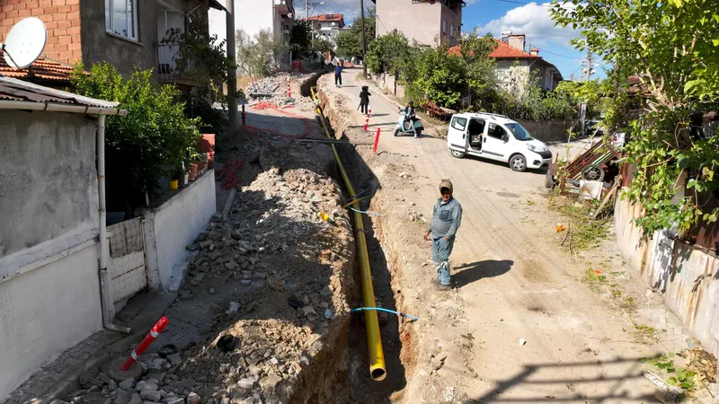 Dursunbey'de yıllardır beklenen doğalgaz yatırımı, Belediye Başkanı Ramazan Bahçavan'ın girişimleriyle
