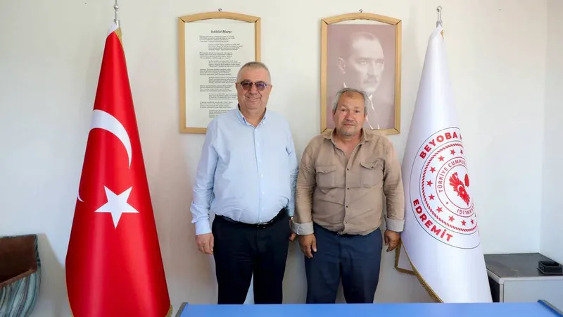 Edremit Belediye Başkanı Mehmet Ertaş, ilçedeki 47 mahallenin muhtarını tek