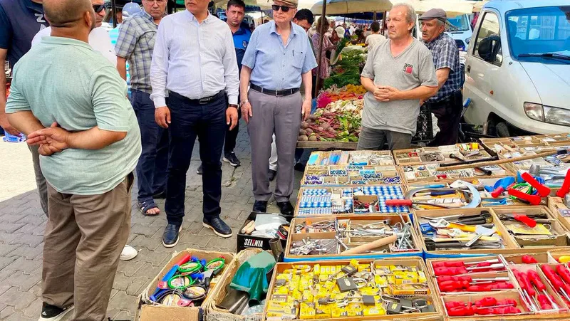 Edremit Belediyesi, Altınkum Pazarı'nda esnaf kuralları ve vatandaş memnuniyeti odaklı