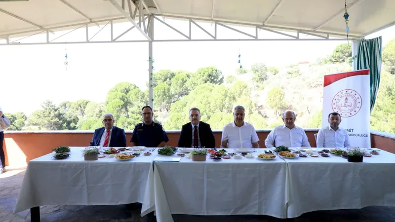 Edremit Kaymakamı Ahmet Odabaş'ın katılımıyla gerçekleştirilen Hayat Boyu Öğrenme, Halk