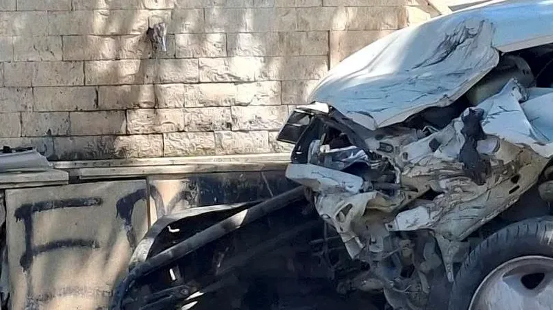 Erdek'te 94 yaşındaki Mustafa D.'nin direksiyon hakimiyetini kaybetmesi sonucu otomobil