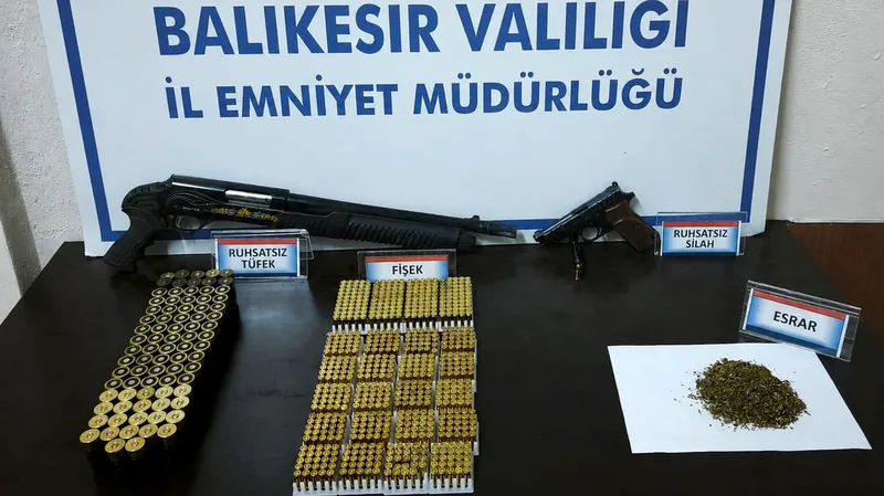 Erdek ilçesinde son iki haftada yürütülen asayiş operasyonlarında 29 aranan