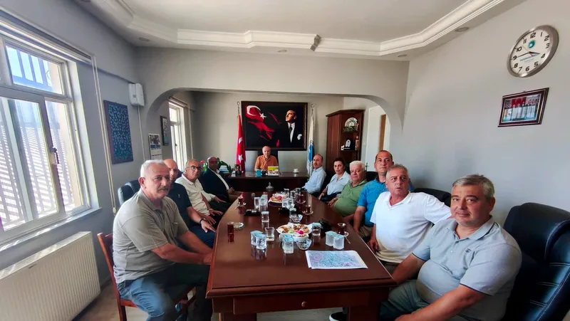 Balıkesir'in Erdek ilçesinde etkili olan şiddetli fırtına ve dolu, zeytin