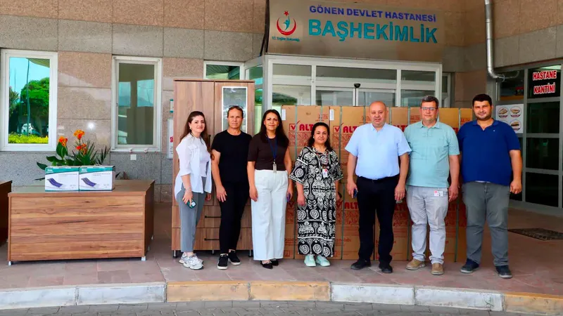 Gönen Belediye Başkanı İbrahim Palaz, sağlık çalışanlarının çalışma koşullarını iyileştirmek